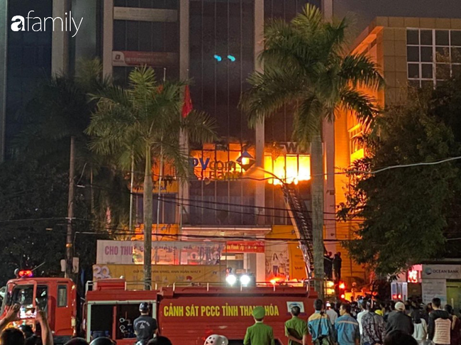 Danh tính 2 cô gái tử vong trong vụ cháy tòa nhà ngân hàng dầu khí ở Thanh Hóa - Ảnh 3.