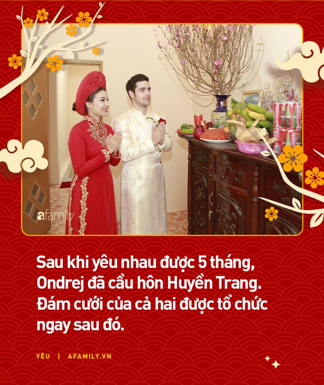 Chuyện đón Tết Việt Nam 3 năm liên tiếp của chú rể Tây và cô dâu Hà Nội: Luôn lăng xăng đi mua đào Tết, không bao giờ quên chuyện thả cá ngày 23 - Ảnh 2.