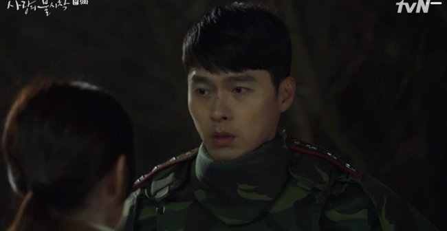 &quot;Crash Landing On You&quot; tập 9: Hyun Bin &quot;vượt rào&quot; hôn Son Ye Jin, khán giả khóc hết nước mắt vì đôi trẻ chia tay - Ảnh 6.