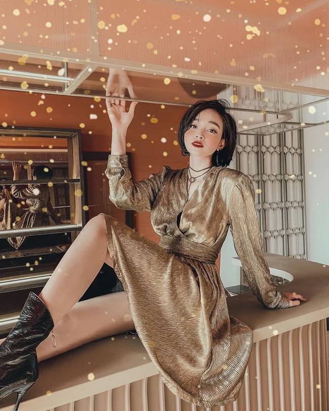 Cuối tuần của các hot mom: Hằng Túi dọn dẹp biệt thự mới đón Tết, mẹ 2 con Ngọc Mon đẹp lộng lẫy ngày cuối năm - Ảnh 1. Cuối tuần của các hot mom: Hằng Túi dọn dẹp biệt thự mới đón Tết, mẹ 2 con Ngọc Mon đẹp lộng lẫy ngày cuối năm - Ảnh 1.