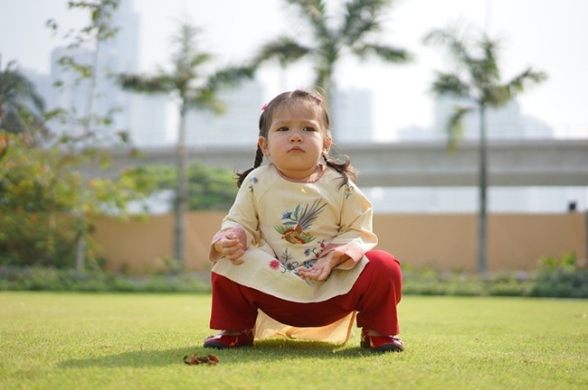 Bé Myla nhà siêu mẫu Hà Anh bị mẹ tung bộ ảnh hậu trường dìm hàng, công chúa bự mông hóa ra cũng có lúc ít long lanh lắm - Ảnh 1. Bé Myla nhà siêu mẫu Hà Anh bị mẹ tung bộ ảnh hậu trường dìm hàng, công chúa bự mông hóa ra cũng có lúc ít long lanh lắm - Ảnh 1.