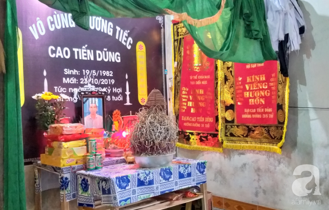 Bàn thờ di ảnh nạn nhân