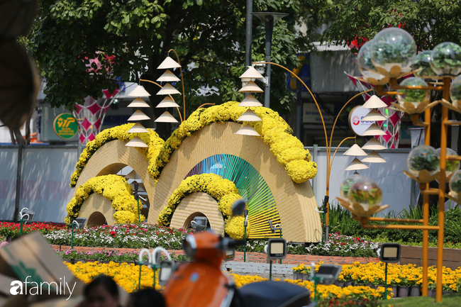 Chưa khai trương, đường hoa Nguyễn Huệ đã gây tò mò bởi thiết kế dài siêu &quot;khủng&quot; với một loạt bầy chuột kiểng ngộ nghĩnh - Ảnh 7.