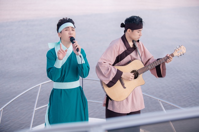 Bị chê hát live yếu, Huy Cung hát trên du thuyền sang trọng cực ngọt  - Ảnh 6.