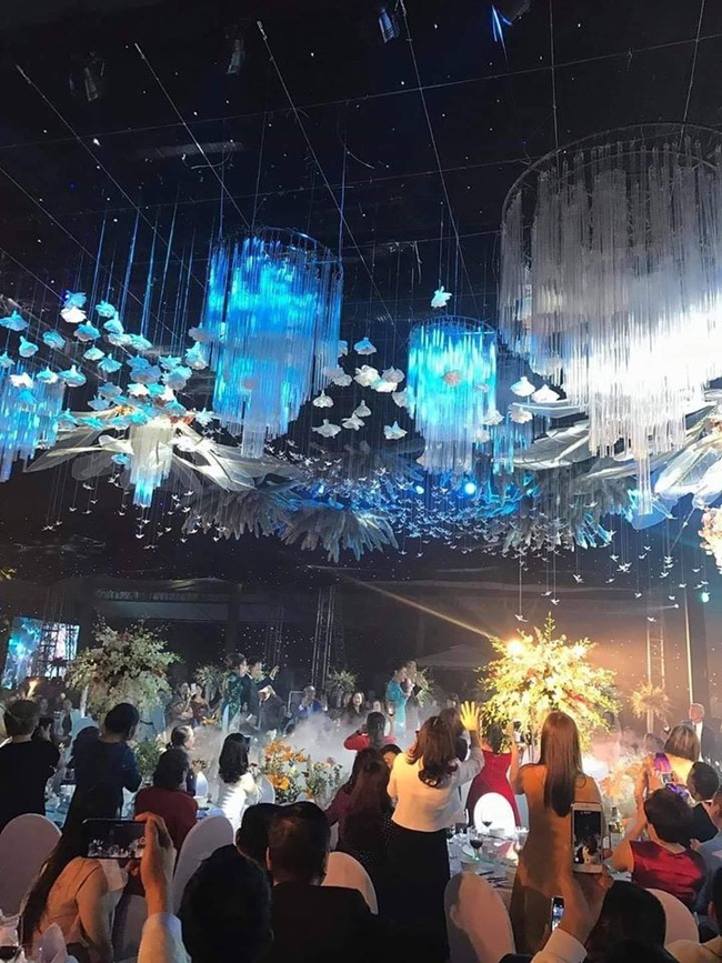 Xôn xao thông tin “Siêu đám cưới” tại Quảng Ninh: Tiền trang trí rạp 2,5 tỷ, mâm cỗ có cả cua Hoàng Đế với giá thành khiến người ta choáng váng - Ảnh 5.