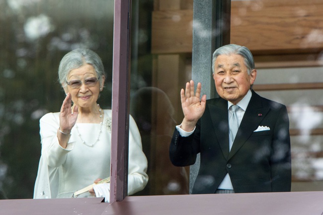 Gia đình Hoàng gia Nhật tổ chức tiệc mừng năm mới, xuất hiện ấn tượng trước dân chúng, đáng chú ý nhất là màn đọ sắc giữa các thành viên nữ - Ảnh 9.
