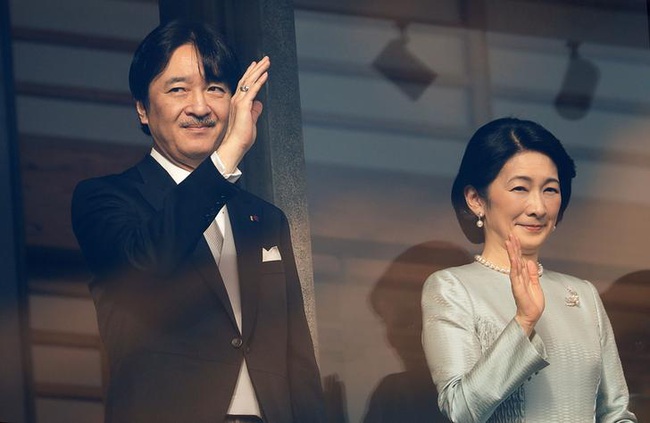 Gia đình Hoàng gia Nhật tổ chức tiệc mừng năm mới, xuất hiện ấn tượng trước dân chúng, đáng chú ý nhất là màn đọ sắc giữa các thành viên nữ - Ảnh 7.