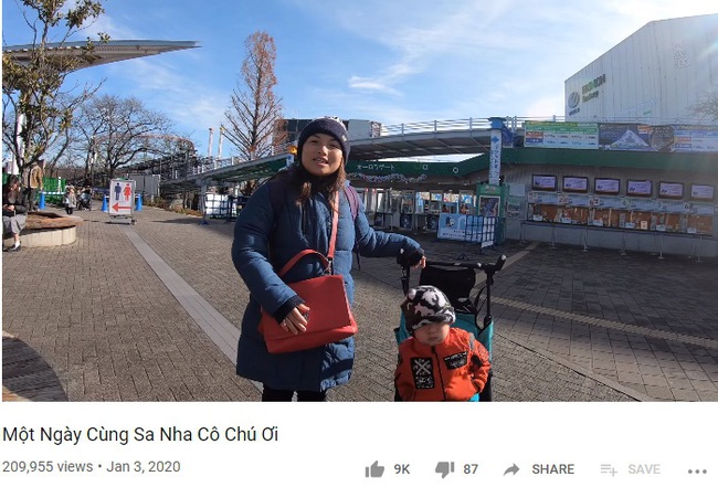 Không xuất hiện trên vlog của mẹ Quỳnh Trần JP, bé Sa &quot;âm thầm&quot; rinh bút bạc Youtube nhưng lại không có được chức năng bạc tỷ này - Ảnh 3.