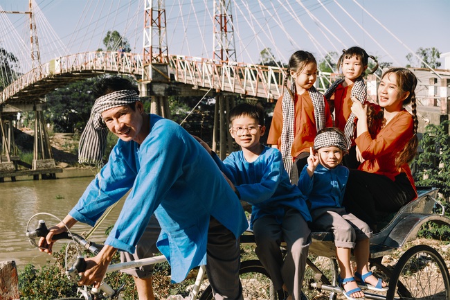 &quot;Lật mặt - 48h&quot;: Vợ chồng Lý Hải - Minh Hà cùng 4 con xinh xắn chụp ảnh Tết - Ảnh 5.