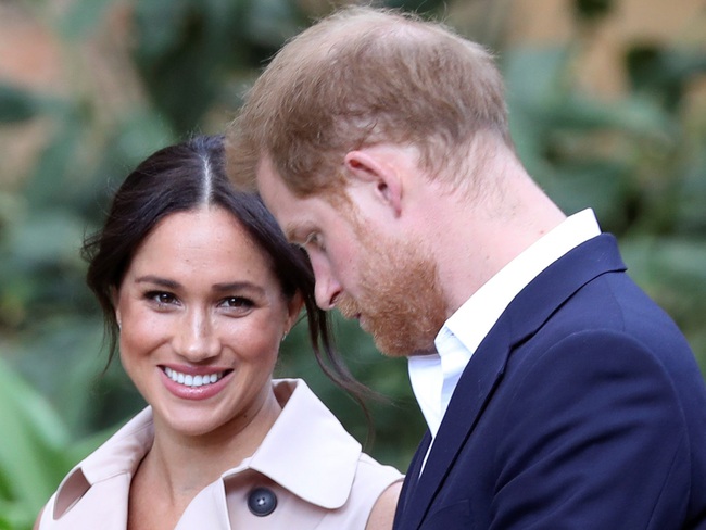 Sự đánh đổi mạo hiểm: Những thứ Harry buộc phải từ bỏ khi rời hoàng gia Anh, đi theo Meghan Markle - Ảnh 1.