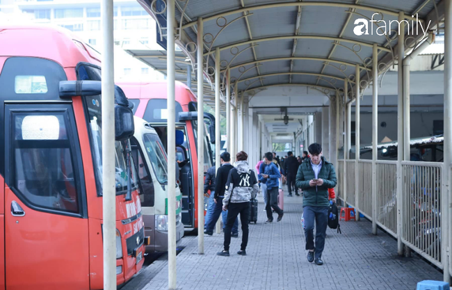 Bến Mỹ Đình ngày Tết: Nhiều nhà xe rời khỏi bến chỉ với vài hành khách, có người không dám lên xe vì không thấy ai - Ảnh 7.