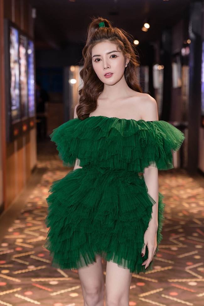 Hot girl lộ clip nóng - Phi Huyền Trang xuất hiện trở lại, mặc váy khoe ngực khủng tham gia phim chiếu Tết - Ảnh 5.