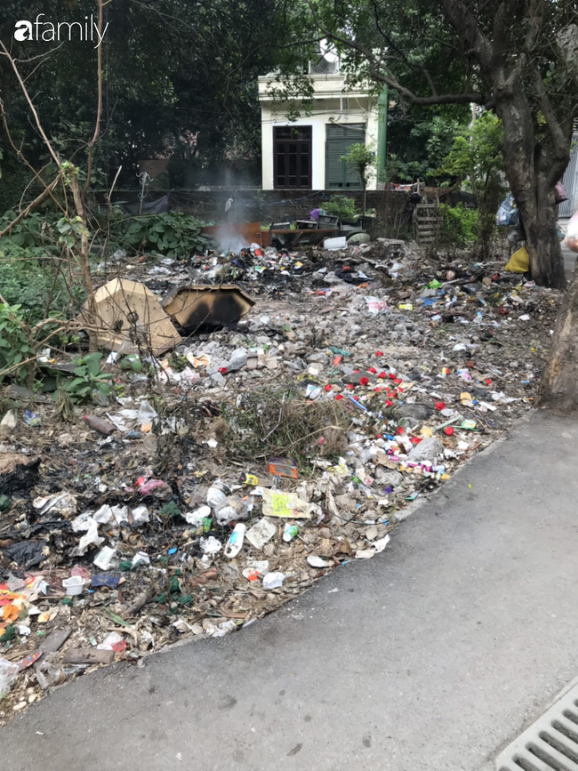 Hà Nội: Người dân khốn khổ vì rác, ruồi, muỗi bủa vây khắp phố phường ngày giáp Tết - Ảnh 9.
