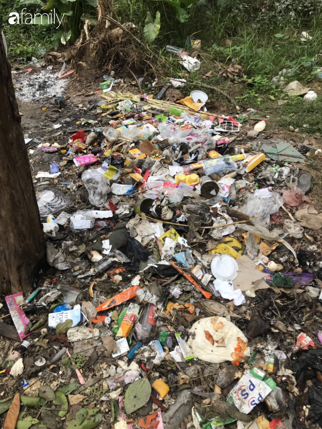 Hà Nội: Người dân khốn khổ vì rác, ruồi, muỗi bủa vây khắp phố phường ngày giáp Tết - Ảnh 4.