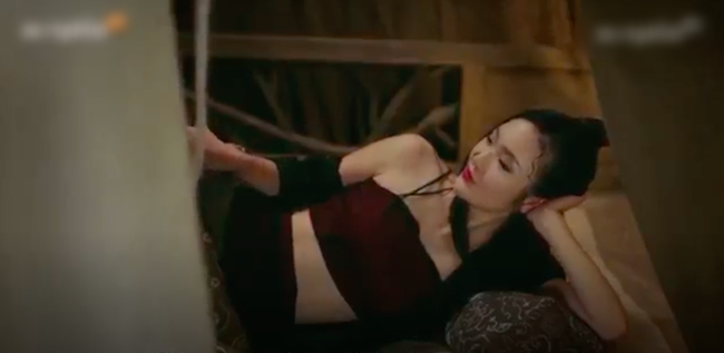 "Tam sinh tam thế Chẩm thượng thư": Yêu nữ cởi đồ nằm trên giường Đông Hoa, Phượng Cửu - Địch Lệ Nhiệt Ba có biết? - Ảnh 4. "Tam sinh tam thế Chẩm thượng thư": Yêu nữ cởi đồ nằm trên giường Đông Hoa, Phượng Cửu - Địch Lệ Nhiệt Ba có biết? - Ảnh 4.
