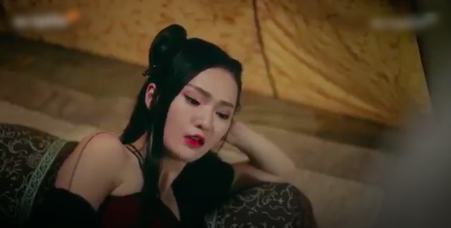 "Tam sinh tam thế Chẩm thượng thư": Yêu nữ cởi đồ nằm trên giường Đông Hoa, Phượng Cửu - Địch Lệ Nhiệt Ba có biết? - Ảnh 6. "Tam sinh tam thế Chẩm thượng thư": Yêu nữ cởi đồ nằm trên giường Đông Hoa, Phượng Cửu - Địch Lệ Nhiệt Ba có biết? - Ảnh 6.