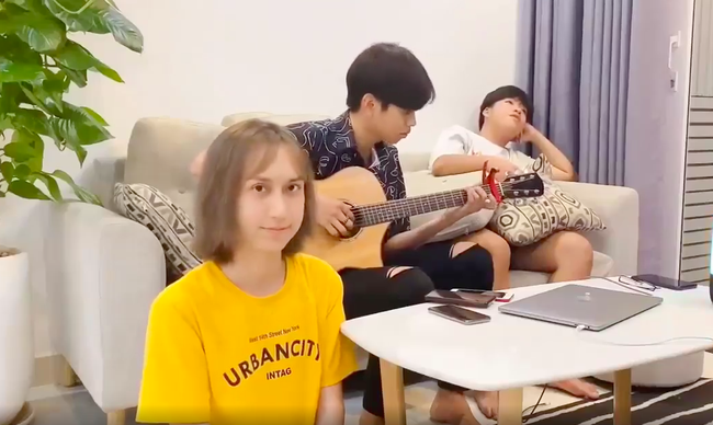 Đăng clip cover ca khúc, Lynk Lee gây bàng hoàng vì ngoại hình ngày càng nữ tính  - Ảnh 3.