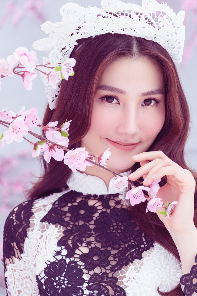"Chị chị em em" Nhã Phương - Diễm My 9x đẹp xuất thần trong bộ ảnh đón xuân Canh Tý - Ảnh 12. "Chị chị em em" Nhã Phương - Diễm My 9x đẹp xuất thần trong bộ ảnh đón xuân Canh Tý - Ảnh 12.