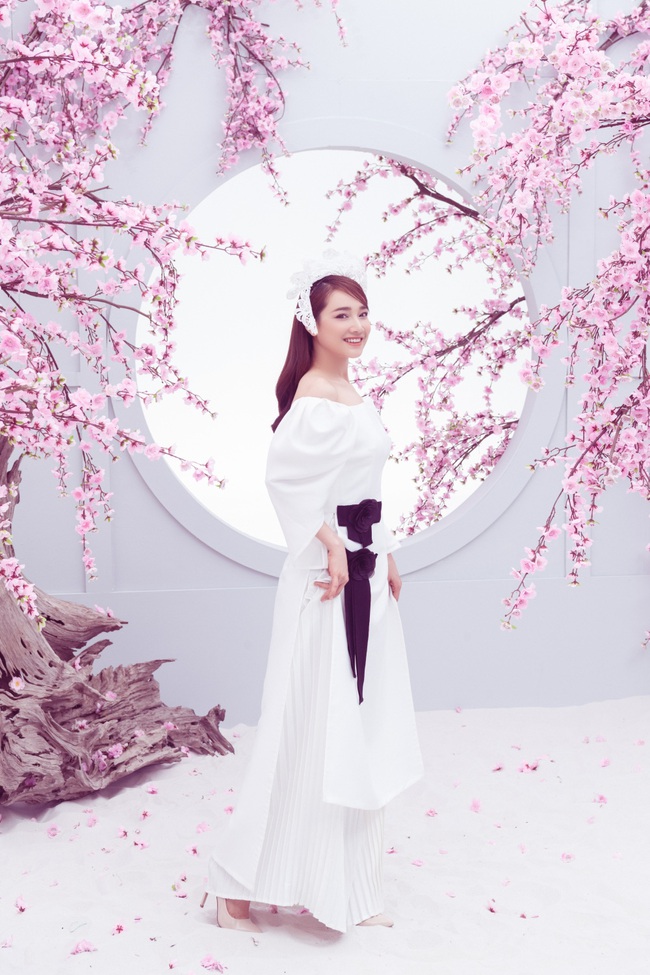 "Chị chị em em" Nhã Phương - Diễm My 9x đẹp xuất thần trong bộ ảnh đón xuân Canh Tý - Ảnh 7. "Chị chị em em" Nhã Phương - Diễm My 9x đẹp xuất thần trong bộ ảnh đón xuân Canh Tý - Ảnh 7.