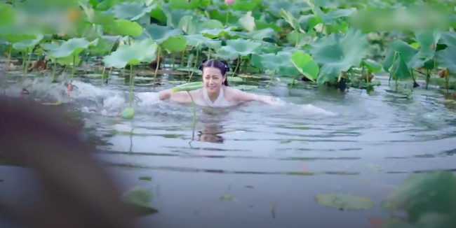 "Tam sinh tam thế Chẩm thượng thư": Phượng Cửu - Địch Lệ Nhiệt Ba nhảy múa đẹp mê hồn trước Đông Hoa - Ảnh 9. "Tam sinh tam thế Chẩm thượng thư": Phượng Cửu - Địch Lệ Nhiệt Ba nhảy múa đẹp mê hồn trước Đông Hoa - Ảnh 9.