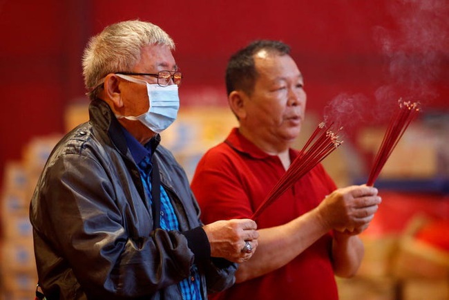 Loạt ảnh cho thấy sức ảnh hưởng của dịch viêm phổi Vũ Hán ở Trung Quốc: Tết Nguyên Đán chỉ cách nhau 1 năm mà khác biệt hoàn toàn - Ảnh 14.