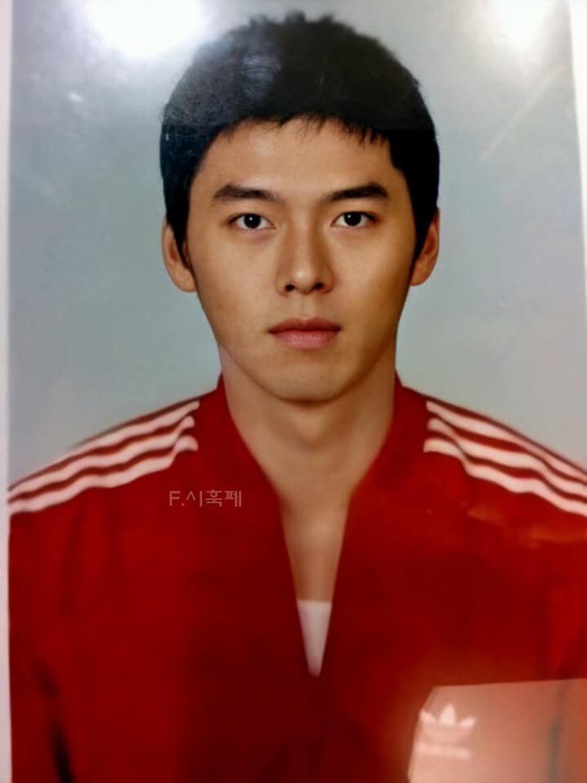 Lộ ảnh chứng minh thư của Hyun Bin, dân Hàn đồng loạt cảm thán một từ hiếm thấy - Ảnh 2.