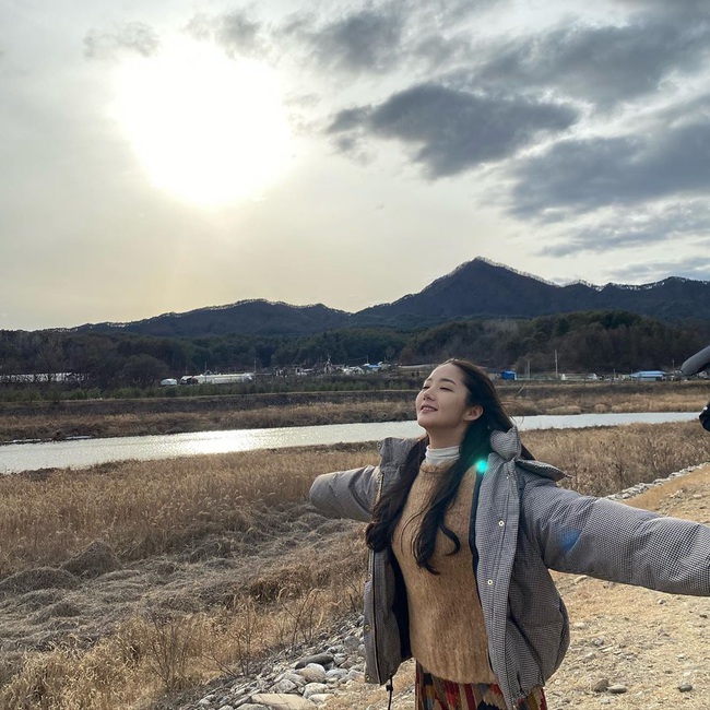 Park Min Young chúc mừng Tết Nguyên Đán nhưng mọi sự chú ý lại đổ dồn vào gương mặt tự nhiên của cô - Ảnh 2.