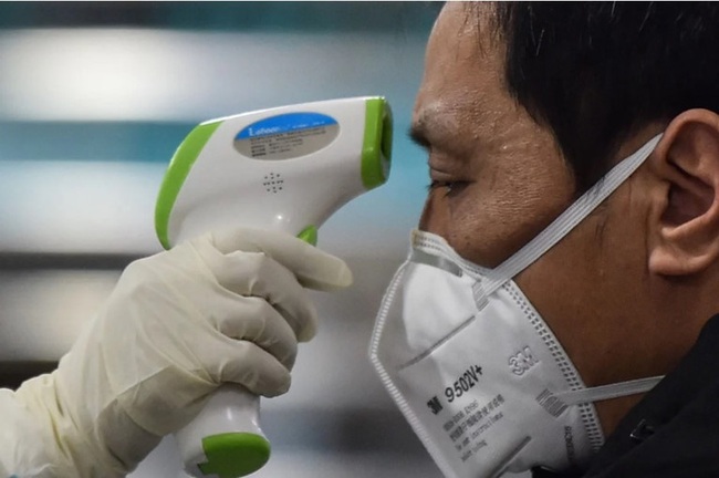 Cảnh báo từ chuyên gia: 100.000 người có thể nhiễm viêm phổi Vũ Hán trên toàn thế giới, 1 người mắc bệnh lây cho 2-3 người khỏe mạnh - Ảnh 1.