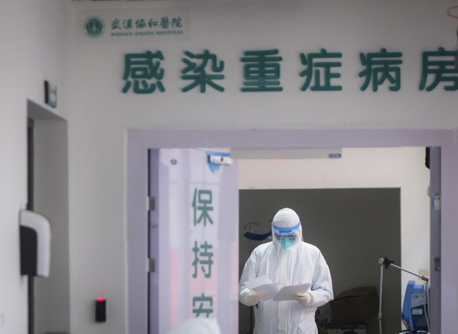 Virus Vũ Hán: Vượt qua cả bệnh Sars, số người chết ở Trung Quốc vì coronavirus lên tới 132, số ca mắc gần 6.000, Trung Quốc đồng ý chấp nhận sự giúp đỡ từ WHO - Ảnh 4.