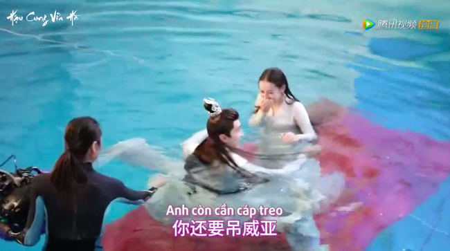 "Tam sinh tam thế Chẩm thượng thư": Địch Lệ Nhiệt Ba ch&ecirc; bai Cao Vỹ Quang, bị sặc nước hơn 10 lần cực đ&aacute;ng thương  - Ảnh 5.