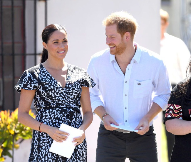Vợ chồng Meghan Markle đã có động thái “kiếm tiền” đầu tiên sau khi ra riêng khiến nhiều người bất ngờ khi không như mong đợi - Ảnh 2. Vợ chồng Meghan Markle đã có động thái “kiếm tiền” đầu tiên sau khi ra riêng khiến nhiều người bất ngờ khi không như mong đợi - Ảnh 2.
