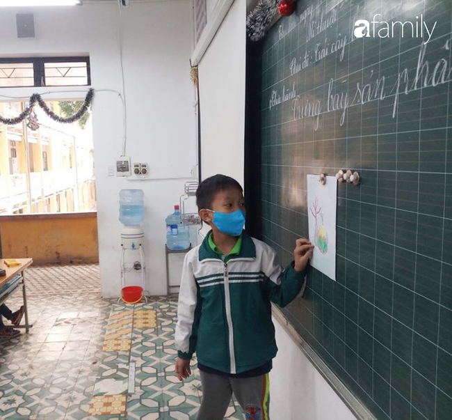 Trước thông tin phát hiện thêm trường hợp nhiễm virus Corona, một trường học ở Hà Nội yêu cầu 100% học sinh đeo khẩu trang đến lớp - Ảnh 3. Trước thông tin phát hiện thêm trường hợp nhiễm virus Corona, một trường học ở Hà Nội yêu cầu 100% học sinh đeo khẩu trang đến lớp - Ảnh 3.