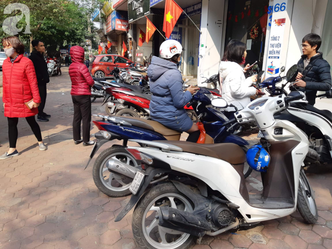 Hà Nội: Kinh hãi cảnh tranh giành mua khẩu trang tại chợ thuốc lớn nhất - Ảnh 9.