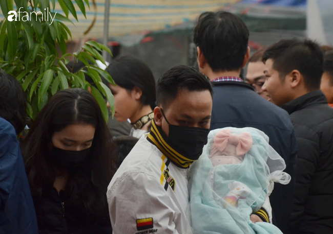 Người người, nh&agrave; nh&agrave; khẩu trang k&iacute;n m&iacute;t đổ bộ phi&ecirc;n chợ Viềng đầu năm - Ảnh 14.