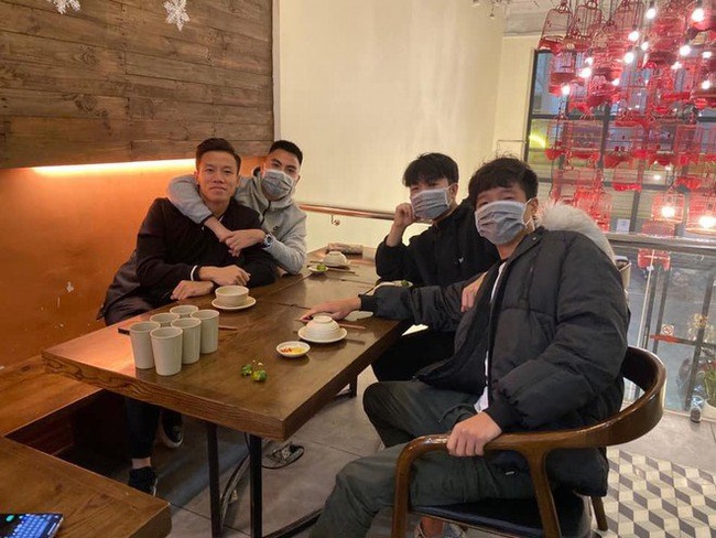 Phòng dịch Corona, Đức Huy, Xuân Trường, Minh Long cùng đeo khẩu trang trong dịp hội ngộ đầu năm - Ảnh 1. Phòng dịch Corona, Đức Huy, Xuân Trường, Minh Long cùng đeo khẩu trang trong dịp hội ngộ đầu năm - Ảnh 1.
