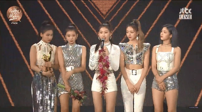 Kết quả Golden Disc Awards 2019: Nayeon (TWICE) vô tư cười đùa khi nhận giải, X1 bị gạch tên phút chót - Ảnh 2.