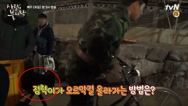 Hậu trường &quot;Crash Landing On You&quot;: Hyun Bin khổ sở tập đi xe đạp để đóng cảnh lãng mạn với Son Ye Jin - Ảnh 4.