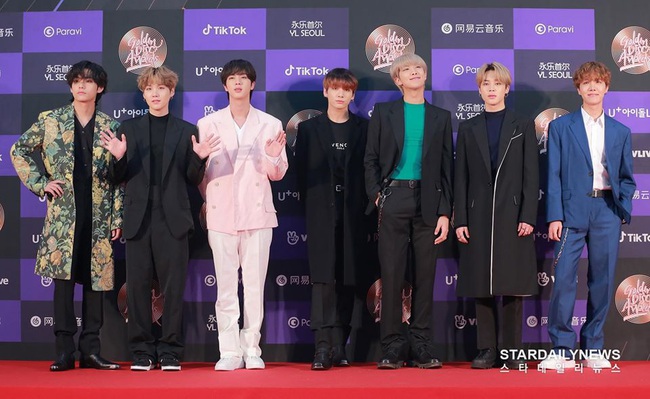 Thảm đỏ "khủng" nhất tuần của Kbiz: Dàn sao đỉnh nhất Kpop hội tụ, Momo (TWICE) được khen xinh hơn hẳn kể từ khi công khai yêu Heechul (SUPER JUNIOR) - Ảnh 1. Thảm đỏ "khủng" nhất tuần của Kbiz: Dàn sao đỉnh nhất Kpop hội tụ, Momo (TWICE) được khen xinh hơn hẳn kể từ khi công khai yêu Heechul (SUPER JUNIOR) - Ảnh 1.