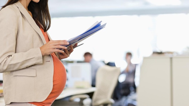 Sếp bảo l&agrave;m 2 năm hẳn c&oacute; bầu nhưng v&ocirc; t&igrave;nh &ldquo;2 vạch&rdquo; trước kỳ hạn, n&agrave;ng c&ocirc;ng sở liền nhận c&aacute;i kết đắng - Ảnh 4.