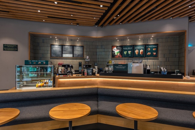 Dân tình trầm trồ với khung cảnh xanh mướt, xịn mịn của tiệm Starbucks mới ở Hưng Yên, rủ nhau đến check in rầm rộ - Ảnh 5.