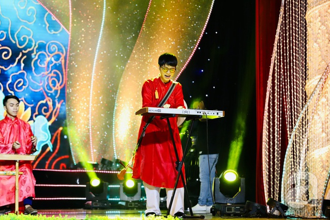 Vắng mặt v&igrave; nhập viện do kiệt sức, Ho&agrave;ng Th&ugrave;y Linh vẫn xuất sắc lập c&uacute;p đ&uacute;p tại giải Mai V&agrave;ng lần thứ 25 - Ảnh 14.