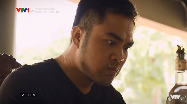 "Sinh tử" tập 55: Trọng H&ugrave;ng kinh h&atilde;i khi biết Việt Anh vừa lấy mạng đồng nghiệp th&ocirc;ng qua tờ b&aacute;o qu&ecirc; "lọt thỏm" sang tận L&agrave;o - Ảnh 7.