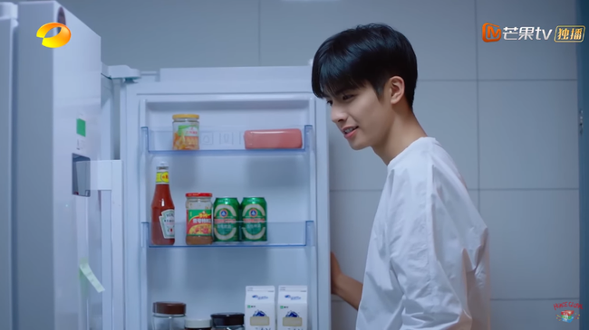 "Trạm kế tiếp l&agrave; hạnh ph&uacute;c" ph&aacute; mốc rating 2, Tống Uy Long l&agrave;m "trai bao" kiếm tiền  - Ảnh 3.