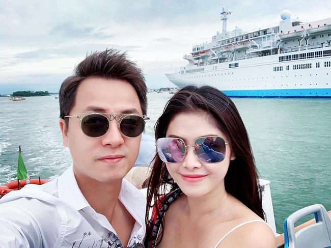 Hot mom Thủy Anh vợ Đăng Khôi kể chuyện vợ chồng quen nhau, tiết lộ chồng từng bị ăn mòn một bên tai - Ảnh 1. Hot mom Thủy Anh vợ Đăng Khôi kể chuyện vợ chồng quen nhau, tiết lộ chồng từng bị ăn mòn một bên tai - Ảnh 1.