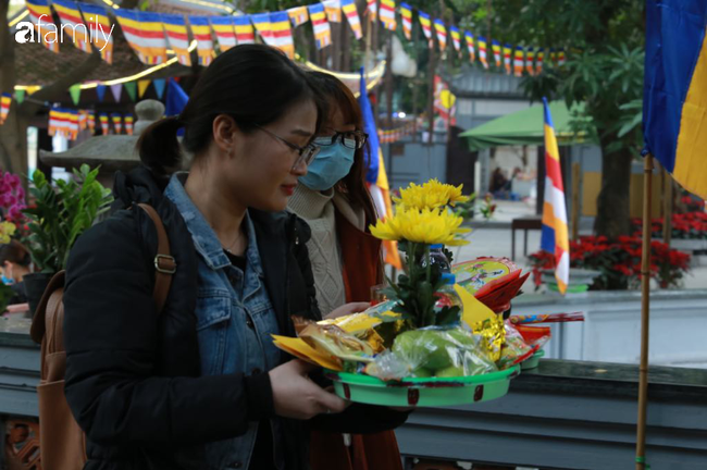 Trước ngày lễ tình nhân 14/2, nam thanh nữ tú đến chùa Hà xin thoát ế  - Ảnh 16.