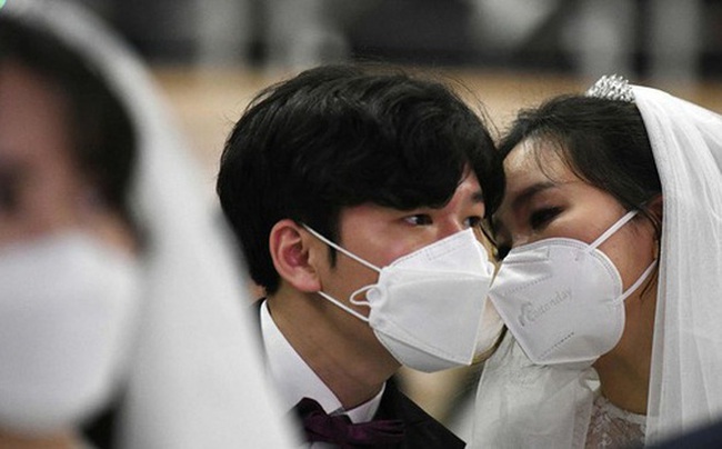 Thử thách tình yêu giữa dịch virus corona: Người quyết ở lại bên nhau không rời, người bị phân ly chia cách - Ảnh 4. Thử thách tình yêu giữa dịch virus corona: Người quyết ở lại bên nhau không rời, người bị phân ly chia cách - Ảnh 4.