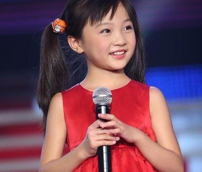 Hình thời bé của các sao Hoa ngữ: Dương Mịch để tóc tomboy, Quan Hiểu Đồng không khác gì bây giờ - Ảnh 17. Hình thời bé của các sao Hoa ngữ: Dương Mịch để tóc tomboy, Quan Hiểu Đồng không khác gì bây giờ - Ảnh 17.