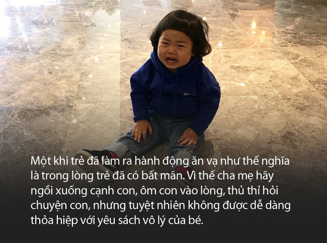 Đứa trẻ nằm khóc ăn vạ một mình cả tiếng bên đường, ai cũng tưởng bé bị bỏ rơi nhưng sự thật lại không ngờ  - Ảnh 5.