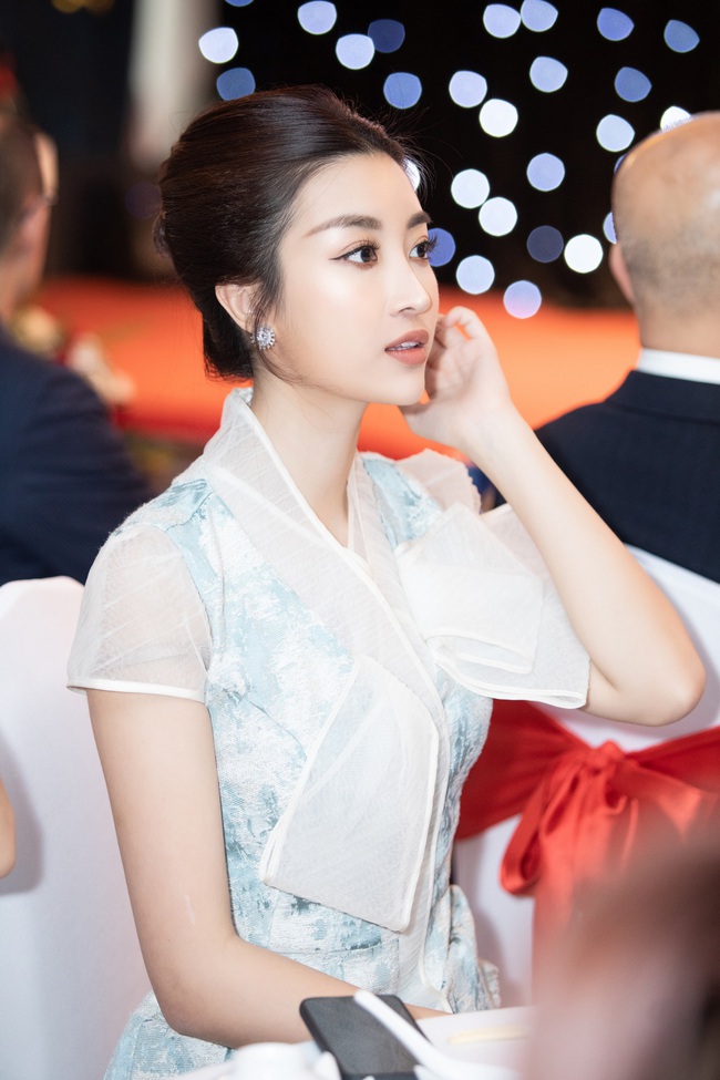 Sau khi &quot;xuống tóc&quot;, Hoa hậu Lương Thùy Linh trông càng giống Đỗ Mỹ Linh - Ảnh 5.