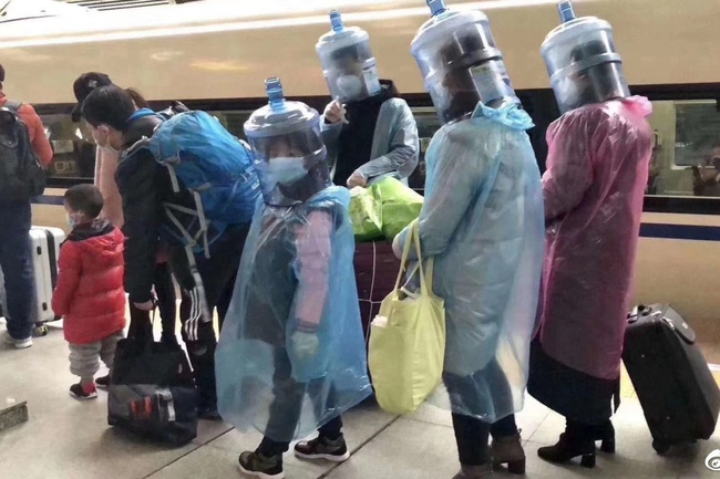 Tin lời dân mạng, nhiều người "khóc thét" vì phòng Covid-19 theo cách cực đoan: Cố ăn nhiều tỏi đến mức bị bệnh, lạm dụng cồn khiến cơ thể bị bỏng - Ảnh 1. Tin lời dân mạng, nhiều người "khóc thét" vì phòng Covid-19 theo cách cực đoan: Cố ăn nhiều tỏi đến mức bị bệnh, lạm dụng cồn khiến cơ thể bị bỏng - Ảnh 1.
